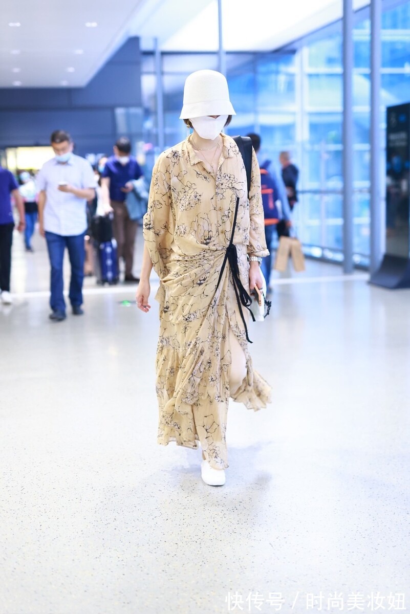 抽绳|马伊琍气质好就是不会打扮,穿雪纺连衣裙配长裤,廉价太多了