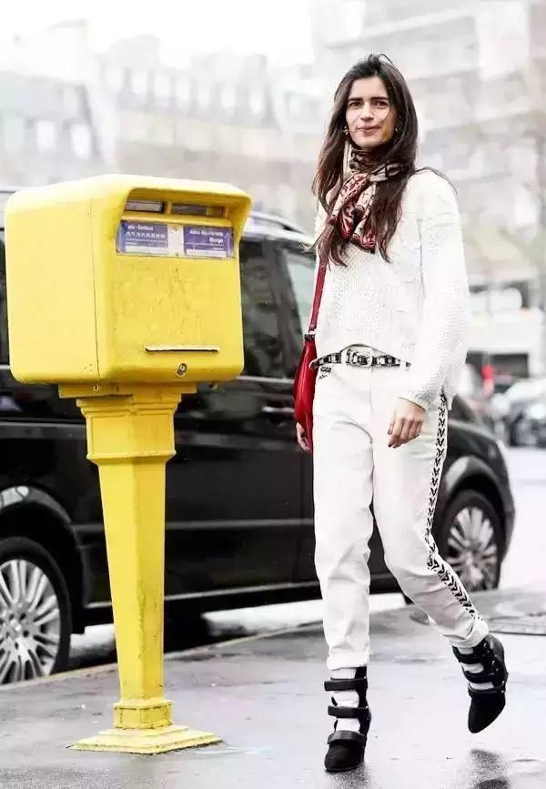 女人这样穿毛衣，从初秋时髦到寒冬！