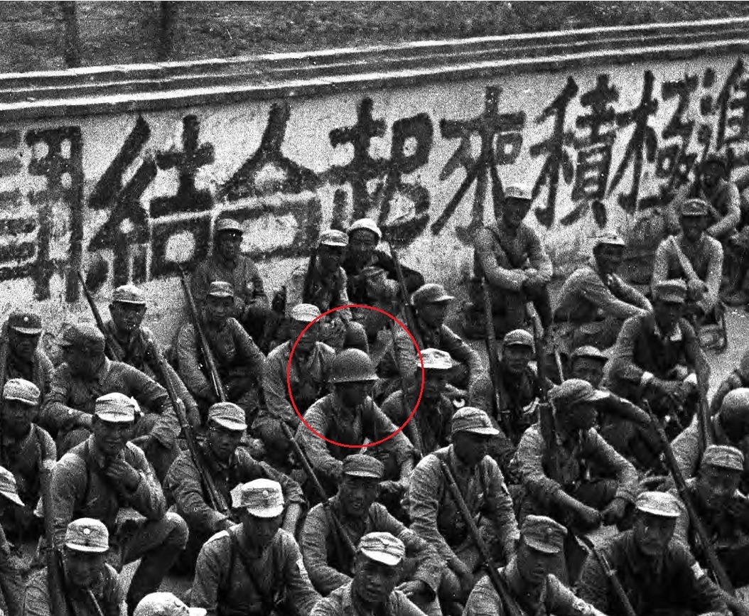 八路军|真实八路军士兵照片，装备简陋，66个人才有2顶钢盔