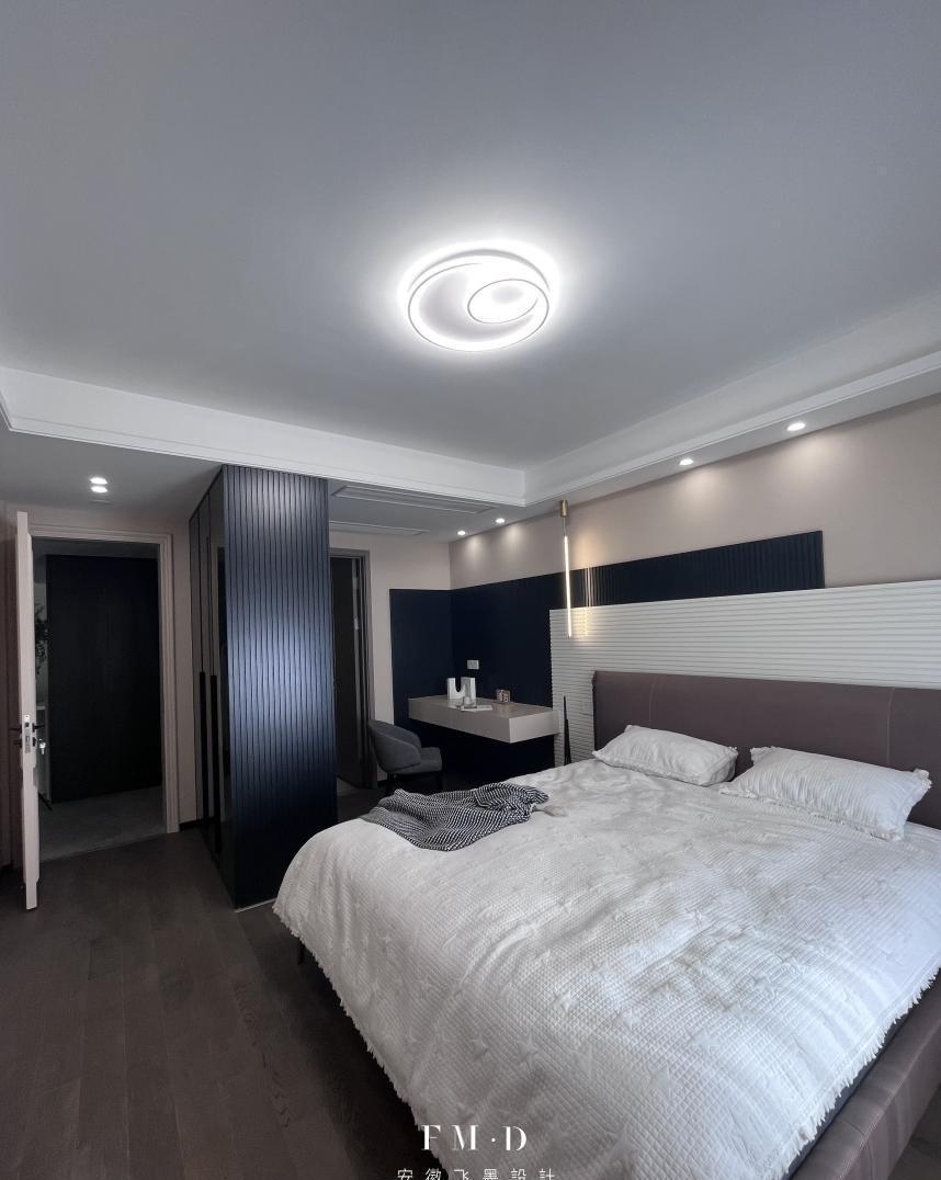 玻璃柜|事实证明,卧室不做套房,装一字型玻璃柜,也能打造步入式梳妆区