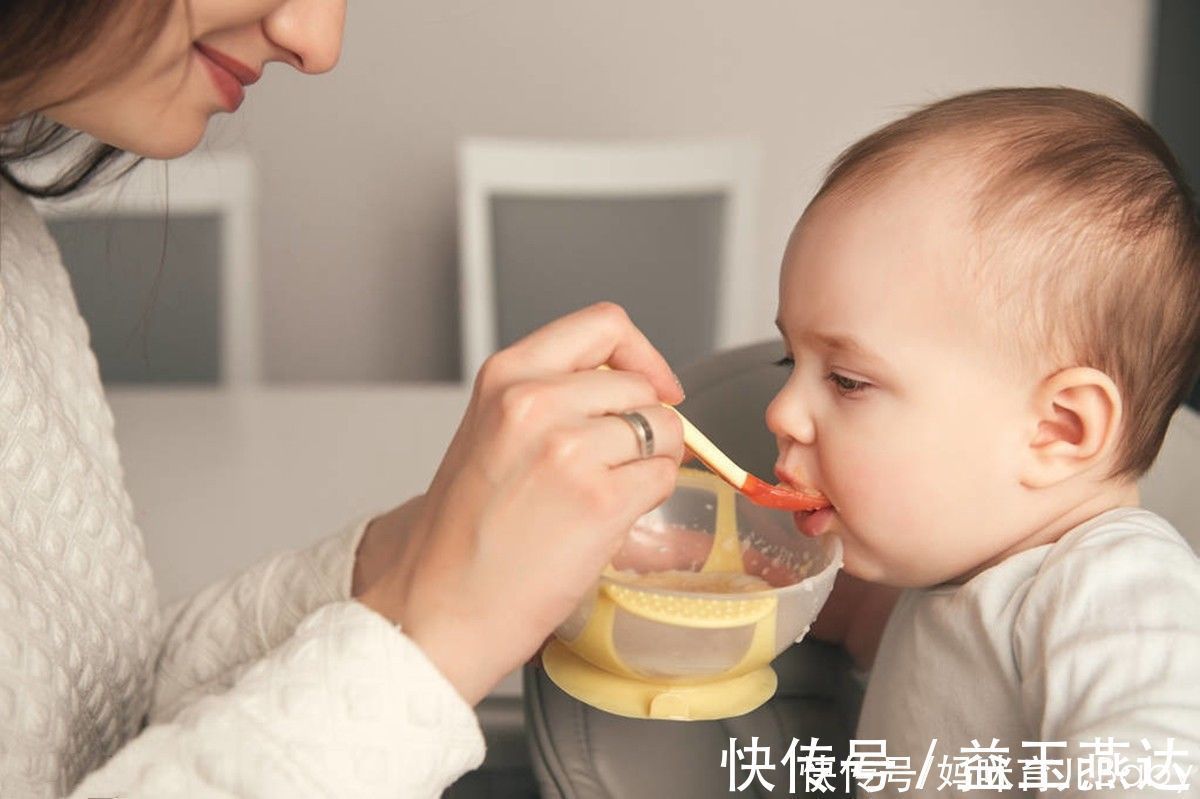 蜂蜜|宝宝开启辅食生活,妈妈要牢记六种食物,不能随便添加到娃的碗中