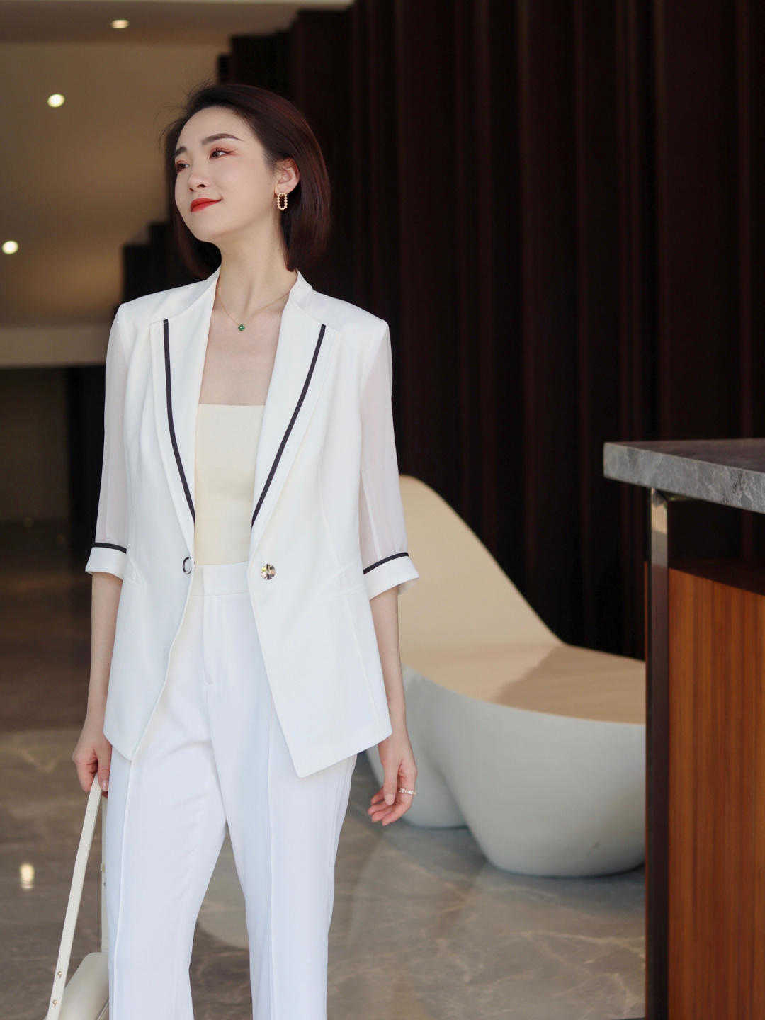 气质感|夏季基础款也能穿出高级感,衬衫配半身裙简单时髦,还能提升气质