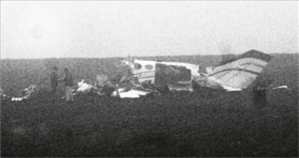 奇迹$22岁空姐从万米高空坠落,奇迹生还创吉尼斯纪录,却内疚一生