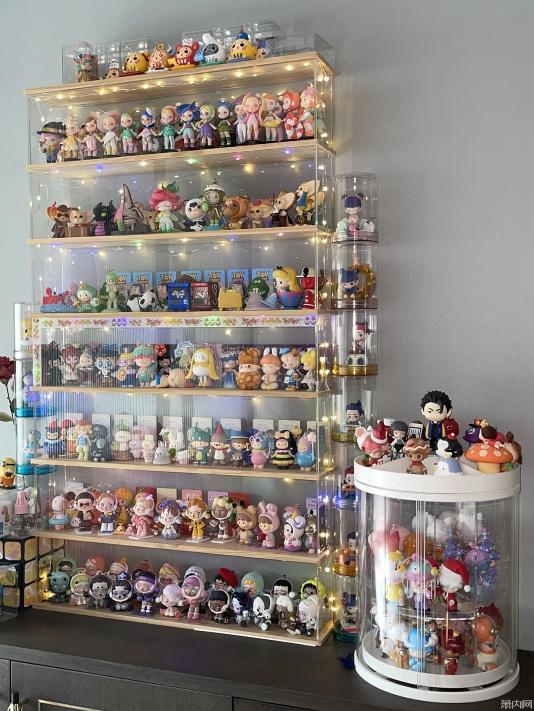 盲盒|小伙晒出一柜子宝贝,价值不菲!据说入了这个坑,会上瘾