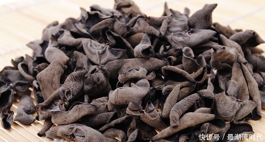 女人冬天经常吃黑木耳,对身体有3个好处,还不清楚的人来了解下