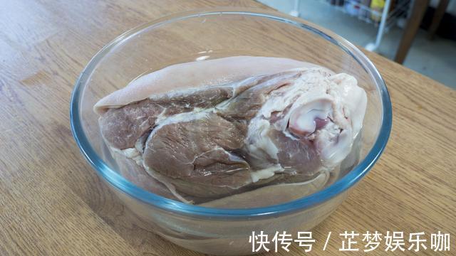 蓉儿|晚餐3斤猪肘子，一锅饭，一家四口吃的满嘴流油，网友：看着都馋