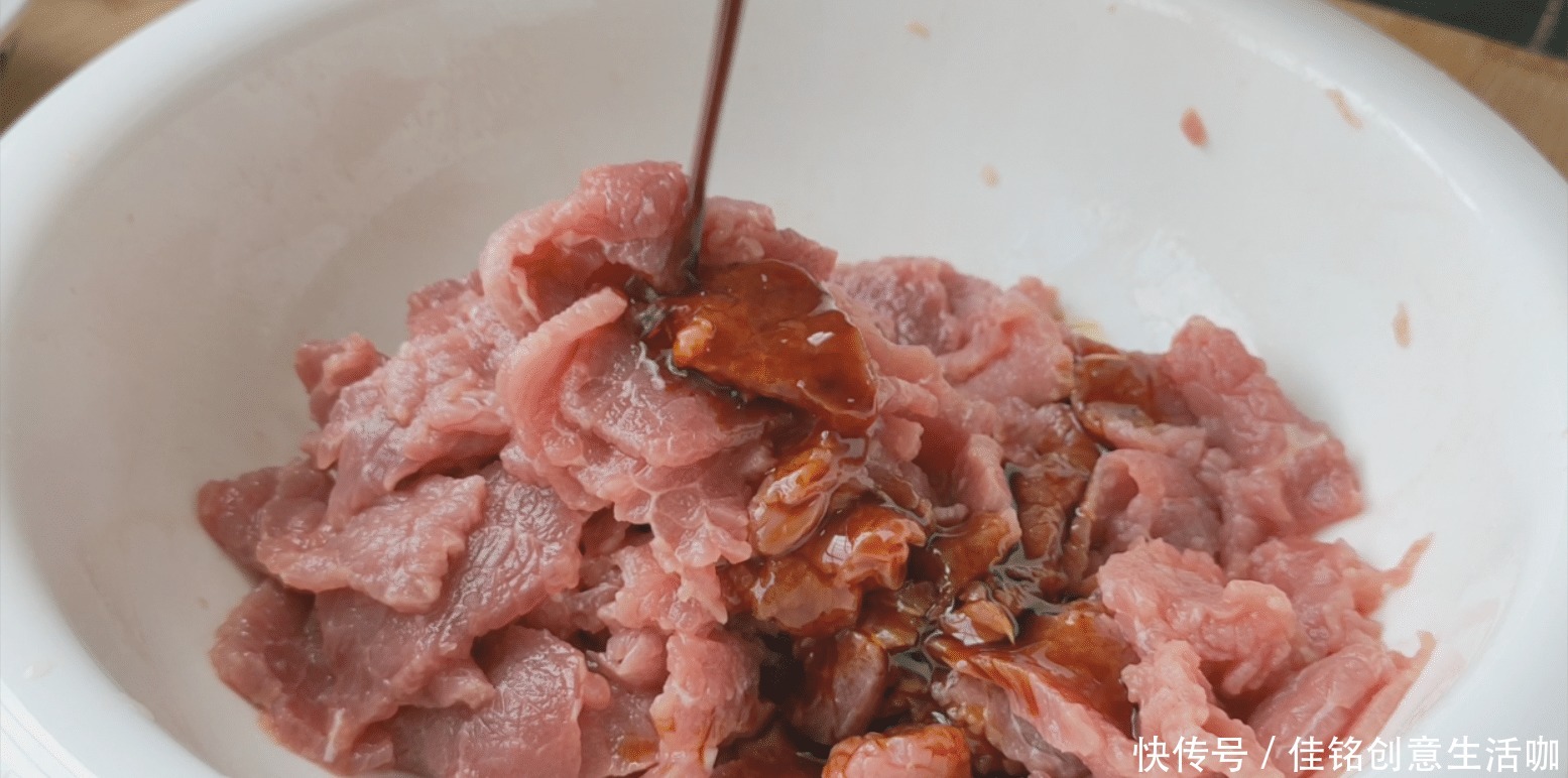炒牛肉很多人第一步就做错,多做一步牛肉超嫩滑,比饭店的还好吃