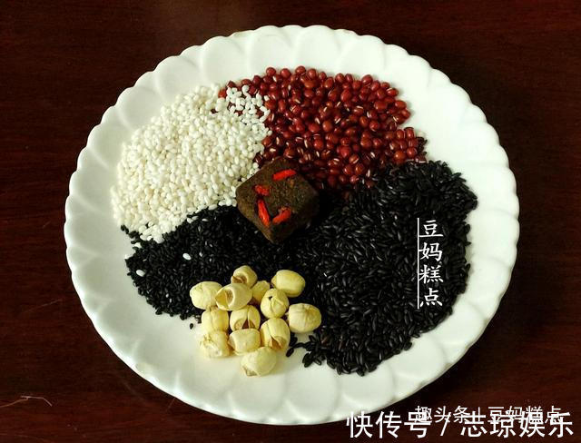 女人要学会爱自己，5种养颜补气血的粥，记得每周喝2碗