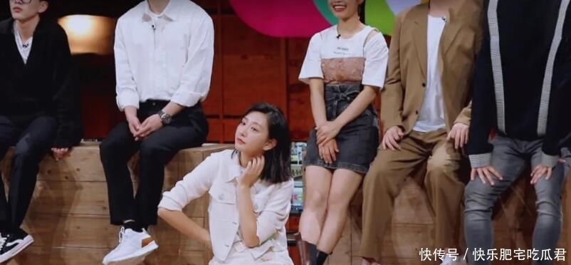 当众|唐一菲不过脑讲话,郭晓婷当众抱怨、质问,都是职场的大忌