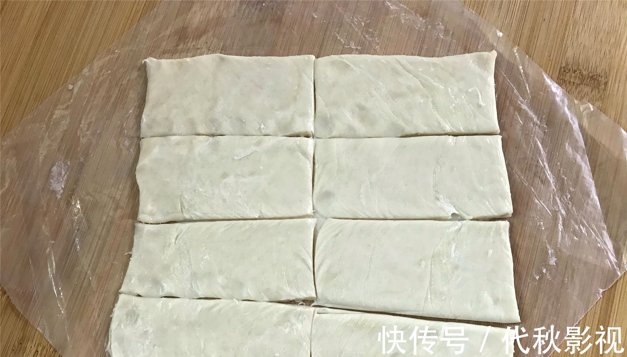 手抓饼的花样新吃法,个个酥脆又多层,咬一口酥掉渣,简单易做