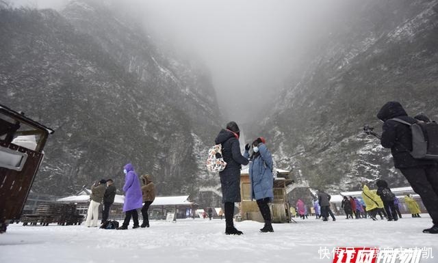 天门山|气温降“裹银装”张家界天门山景区迎来入冬首场降雪