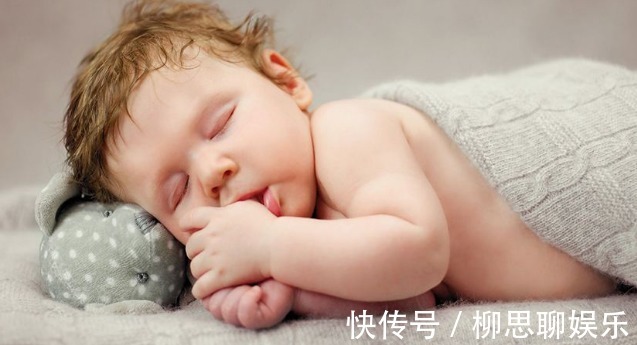 睡姿|从宝宝睡姿看出孩子性格，若宝宝常用第一种姿势，家长就偷笑吧