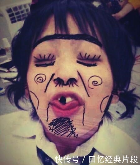 尺子|13个搞笑的纹身拖鞋省了,记事本也不用买了,承包你一年的槽点