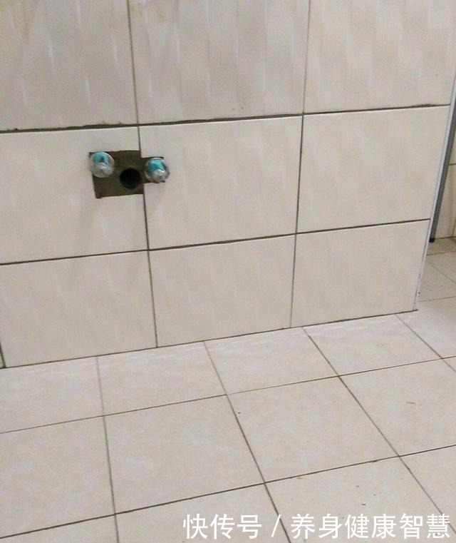 师傅|水管走墙,接头是出墙还是不出墙好师傅传统做法,早过时了!