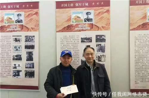 收藏|开国上将王建安之子王海波为军品大王李长东签名,支持收藏事业