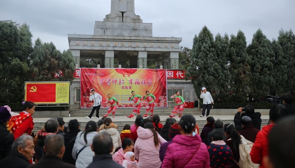  周周|桂东：“罗霄神韵.幸福桂东”周周演走进“第一军规广场”