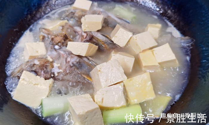 码头|不管炖啥鱼,别加料酒和醋去腥,教你1招,鱼肉鲜香,汤白不腥气