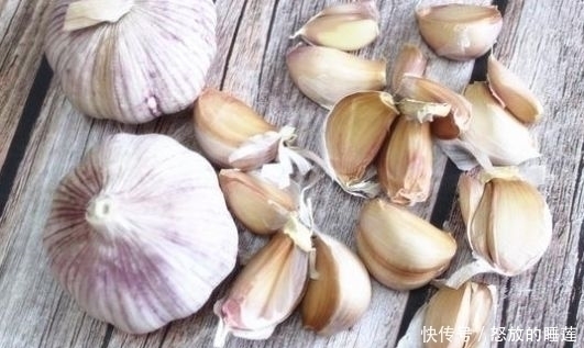 大蒜|选大蒜时,牢记这几种别买,再便宜都不能要,摊主我从来都不吃