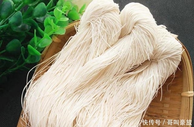 块钱|一碗6块钱的素面,一份现吃现拌的凉菜,无名小店靠实力吸客无数