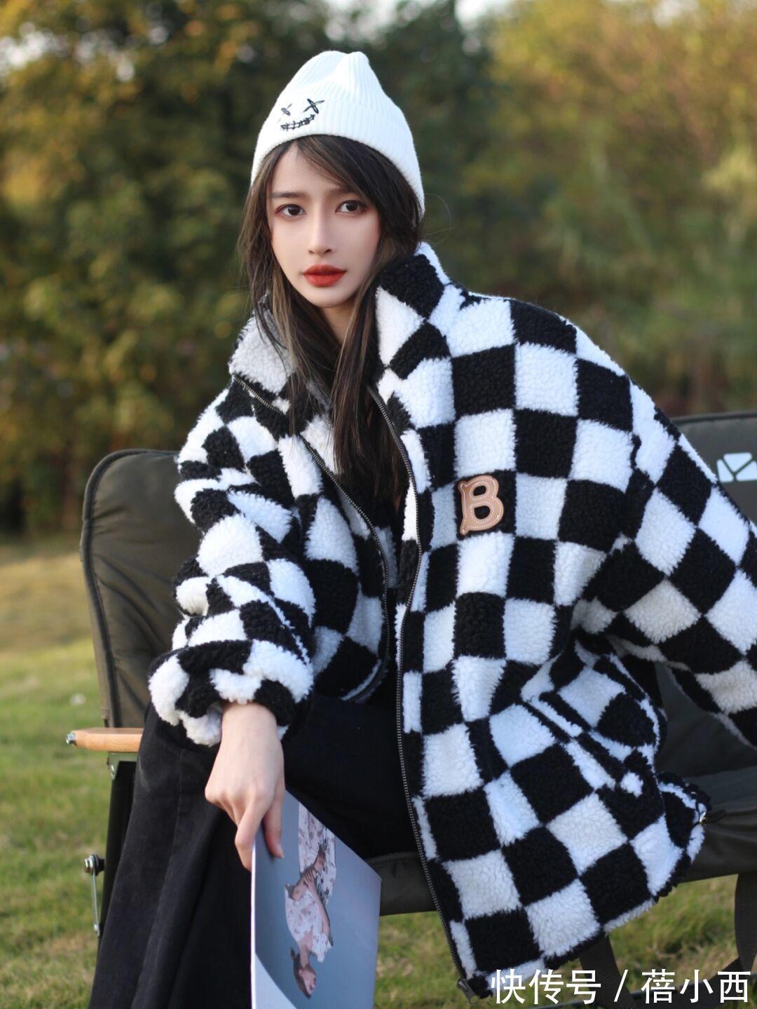 外套 给时尚做减法,这一季爱上“羊羔毛”外套穿搭,有点慵懒有点腔调