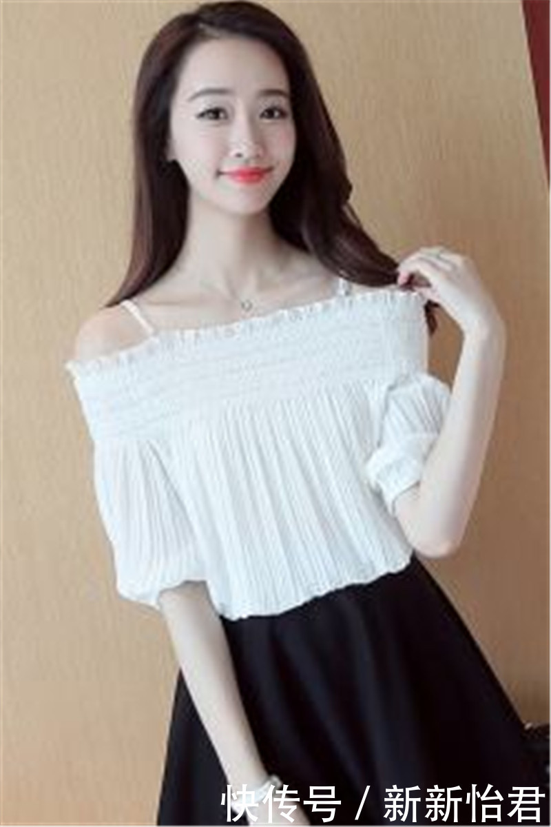 路人街拍,小姐姐身穿吊带连衣裙,大长腿优势完美展现!