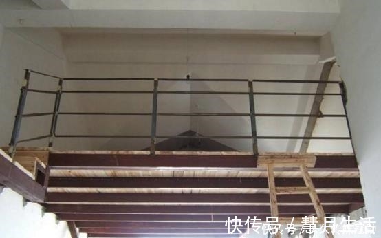 楼房|头一次见把房子改造成小复式的，面积腾空多一半，连物业也夸聪明