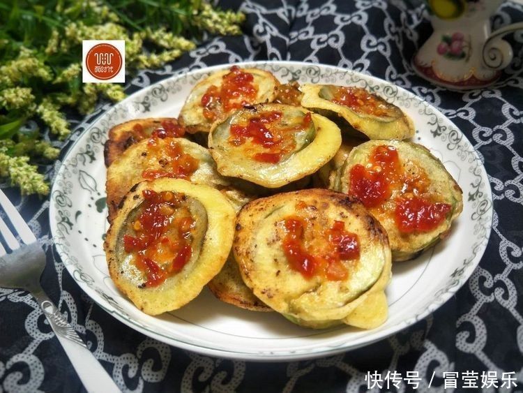  不用油炸的茄盒这样做，外酥里嫩，做起来简单，吃起来够味