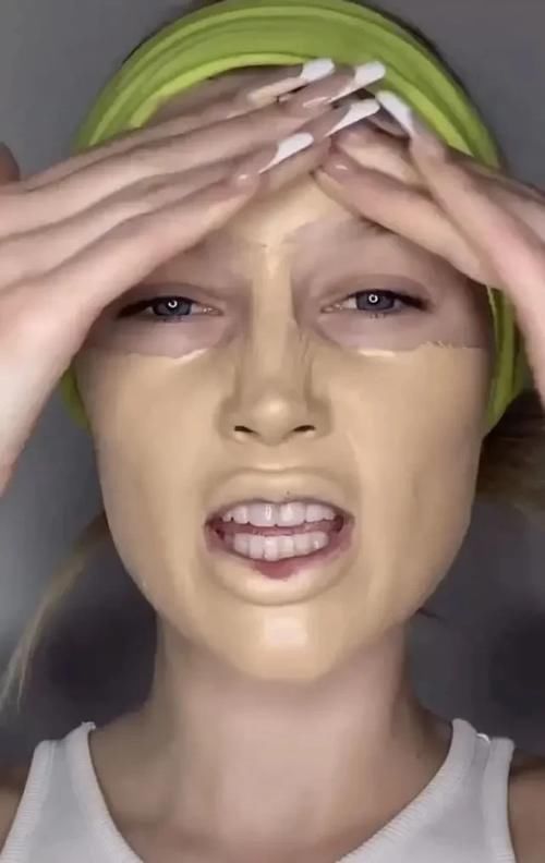 底妆|震惊|这奇怪的化妆法连我们都差点信了!!!!!!!