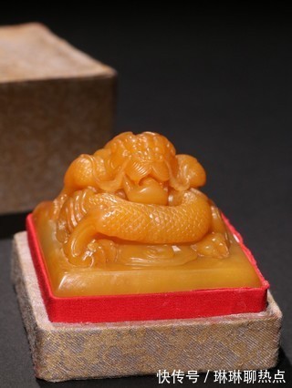 盘龙扭&清 田黄石盘龙扭印章。