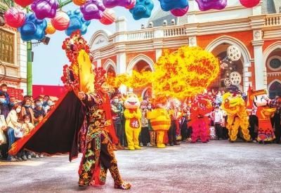 老年|电影小镇《穿越德化街》重拾百年城市记忆