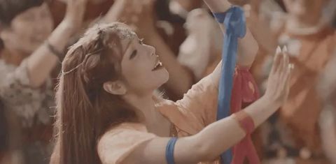 劉雨昕|央視七夕晚會：鳳凰傳奇舞臺驚艷，周深唱腔絕了，王冰冰展現出成熟美