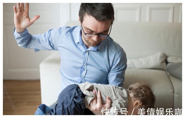 家长|男子当街暴打女儿,而女儿说“我不敢了”,围观者一下说出了实情