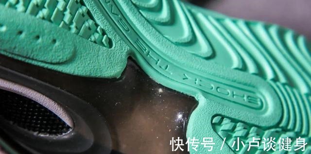 鞋面 开箱冷门球鞋,签名鞋的配置,二百出头的价格!
