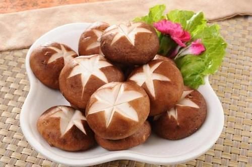 女性|湿气重的女性，每天多吃6种食物，或有助于排湿除寒