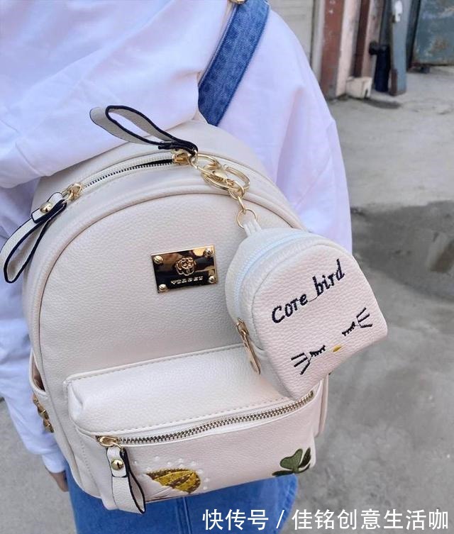 双肩包 很时尚的迷你双肩包，又靓又能装，女童出行必备！