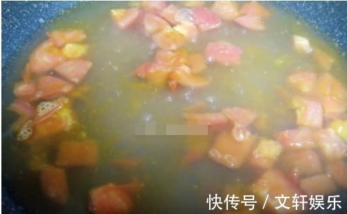 饺子别再用白开水煮了,像我这样煮出来的饺子格外有味道,特好吃