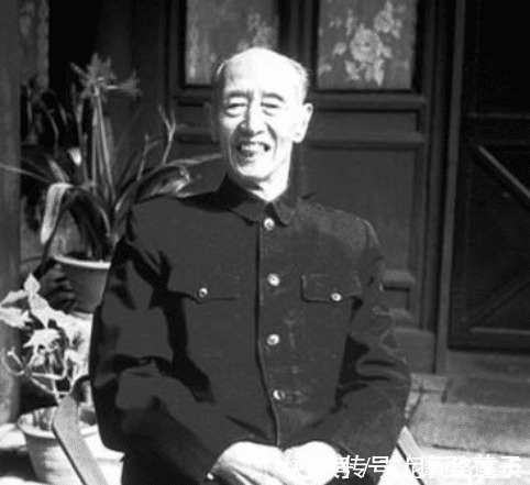 数学@学生数学交白卷,国文作文只写28字,阅卷老师看后:破格录取