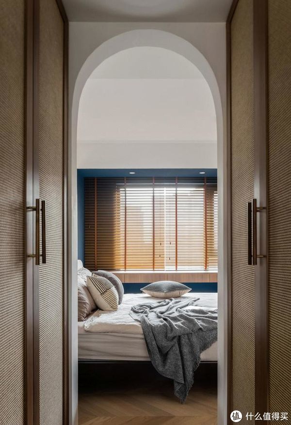 衣柜|成都夫妇155㎡的家,仅凭一个客厅就圈粉无数,不要电视墙太香了