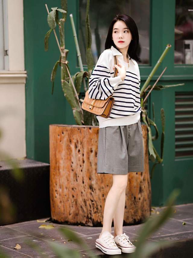 秋冬|普通人也适合穿的风格,棕色衬衫+黑色牛仔裤,保暖又时尚