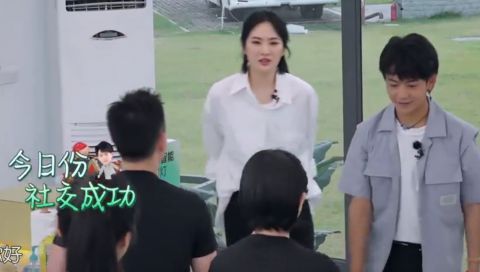 中餐厅5|《中餐厅》姚安娜渐入佳境，与李小鹏“尬聊”细节，说明良好家教