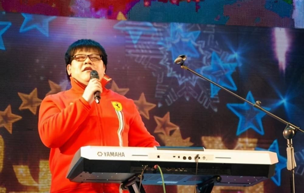 母细胞瘤|他曾是星光大道总冠军,爆红后被导演骂滚出娱乐圈,如今怎样了?