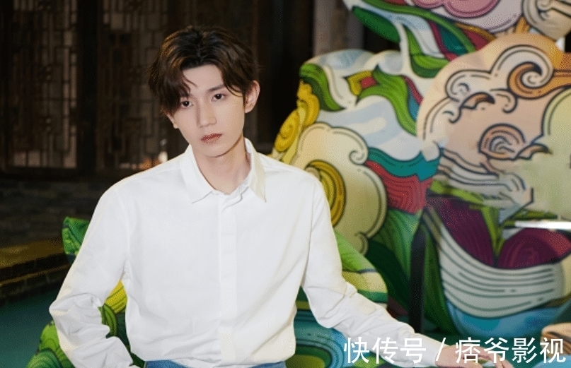 主持人大賽|王源被催考主持人證，眾人渴求藝人持證上崗，優(yōu)秀外也需自身約束