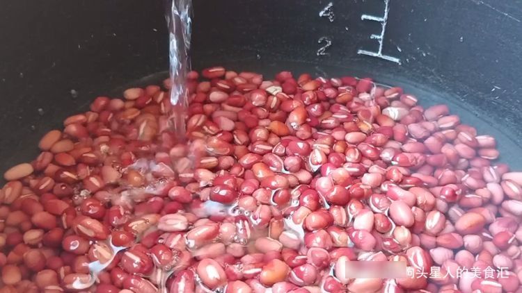 红豆酥饼的懒人做法，外面20块钱一斤，在家做成本不到5元，真香