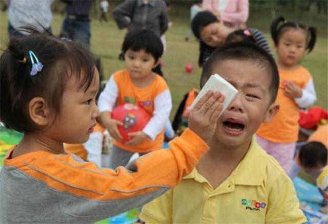 优点|上幼儿园“从来不哭”的孩子，家庭有这3大优点，孩子受益终生