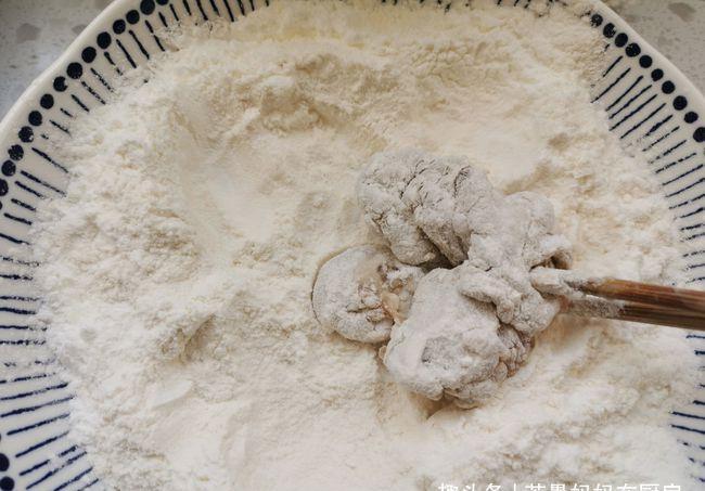 适合冬天吃的无油脆皮炸鸡,简单3步,外酥里嫩,香到舔手指