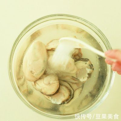 饭店大厨说漏嘴的秘密，萝卜生蚝汤这样做才好吃