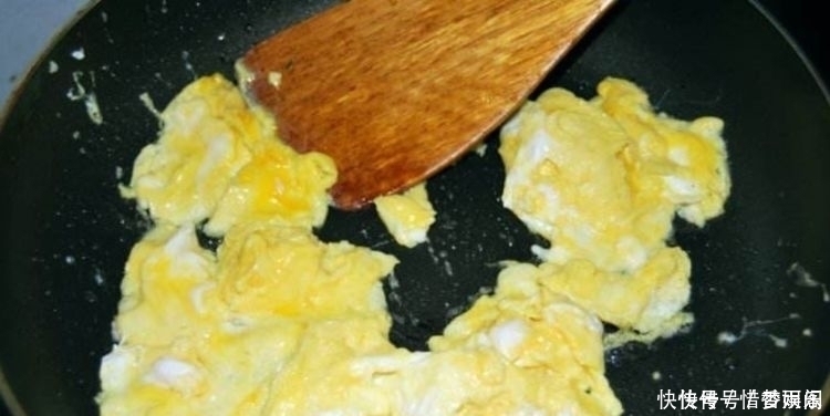 炒面的正确做法,不粘锅,根根分明,炒一大锅,大人小孩都爱吃