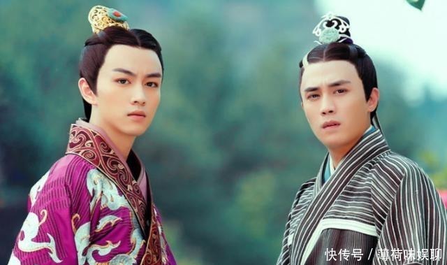 回答|他问算命大师:我是不是皇帝?算命回答:你身后的那“傻子”才是