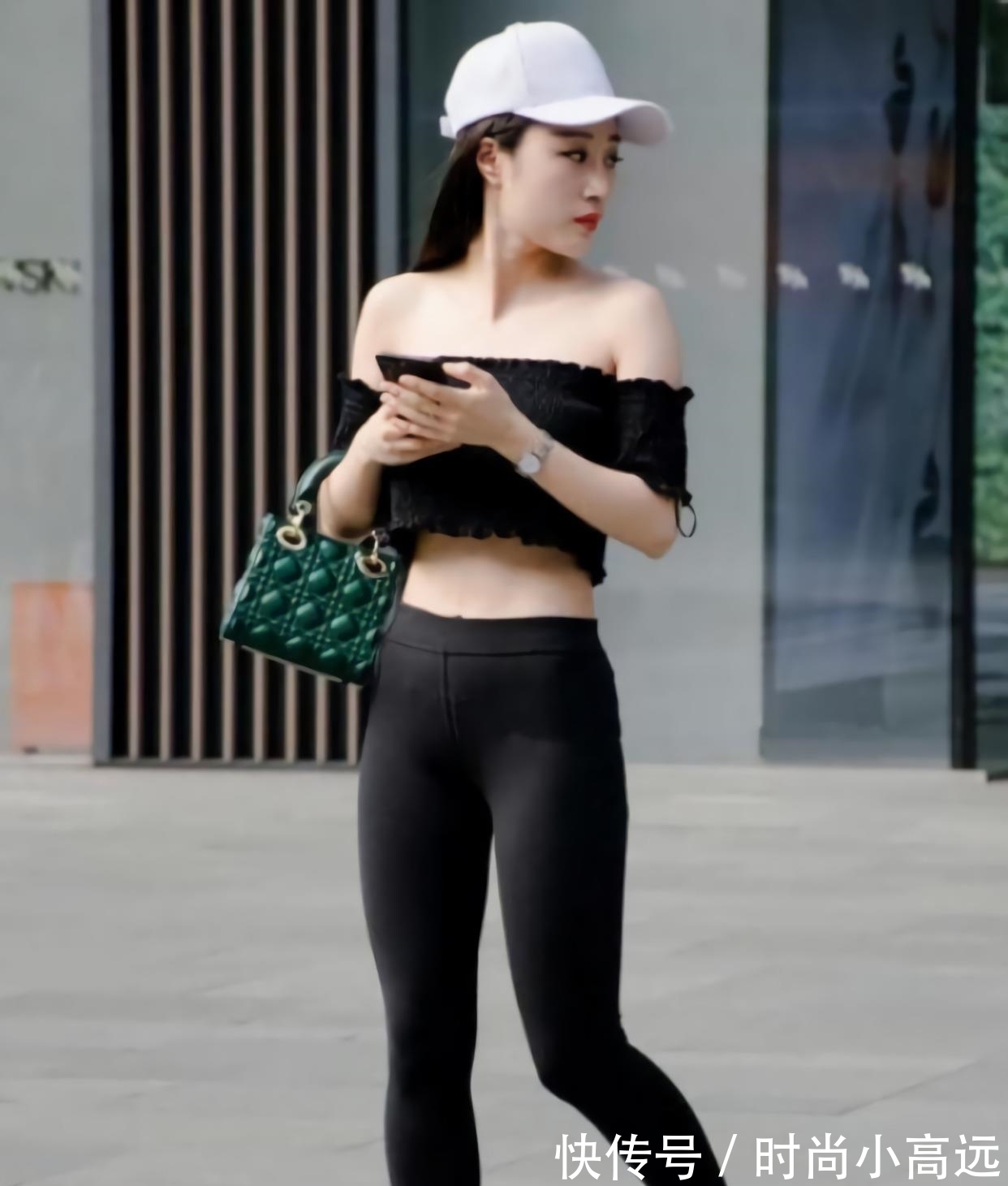 肌肤|贴身穿的瑜伽裤，怎样才能防止尴尬线呢？看看聪明人的选择