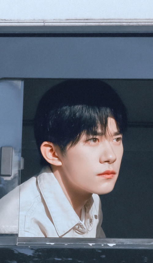 艺人热度排行:赵丽颖跌出前5,肖战来袭,当红小生强势拿下第1